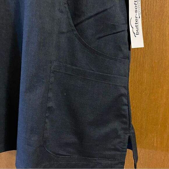 Butter-soft Stretch Women’s Scrub top, NWT, size L. (S108) - Picture 4 of 10